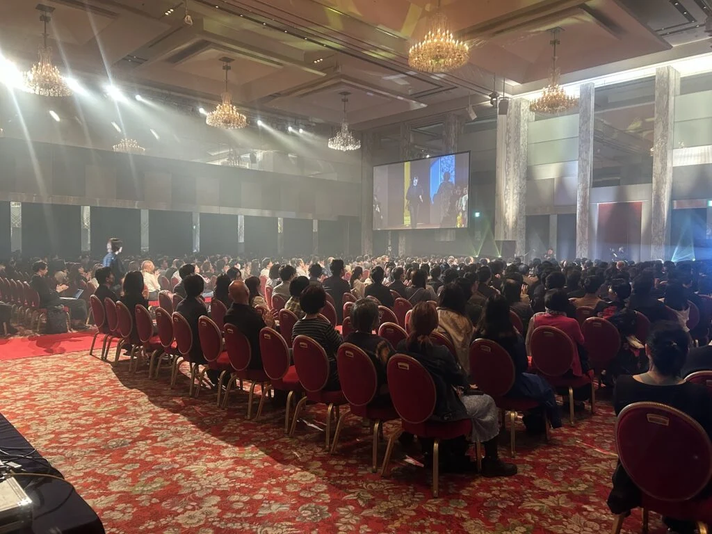 照明と音響で、受賞者が輝く表彰式へ。 GROWS公式事例